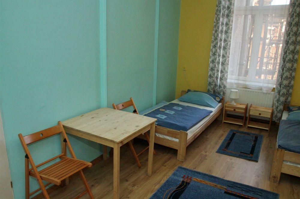 Апартаменти Old Town Luxe Retreat - King Bed - Steps To Main Square Краків Екстер'єр фото