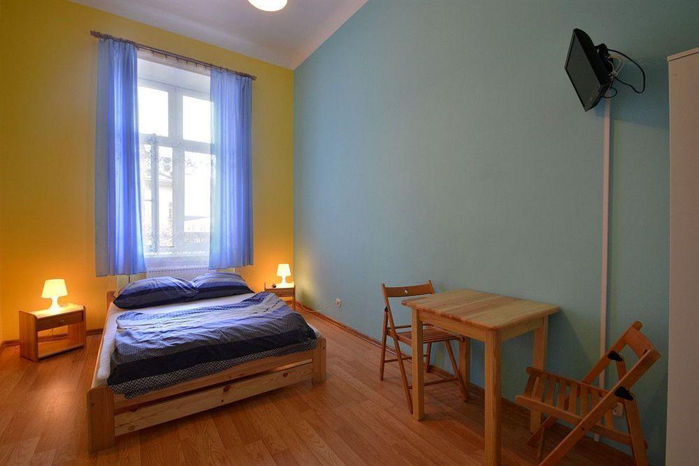 Апартаменти Old Town Luxe Retreat - King Bed - Steps To Main Square Краків Екстер'єр фото