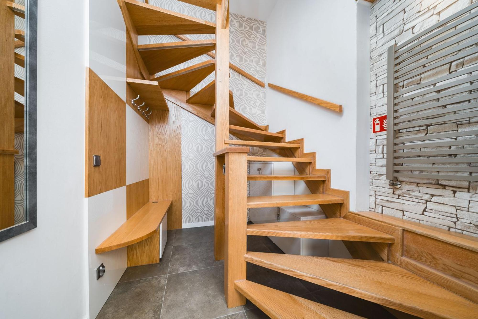 Апартаменти Old Town Luxe Retreat - King Bed - Steps To Main Square Краків Екстер'єр фото