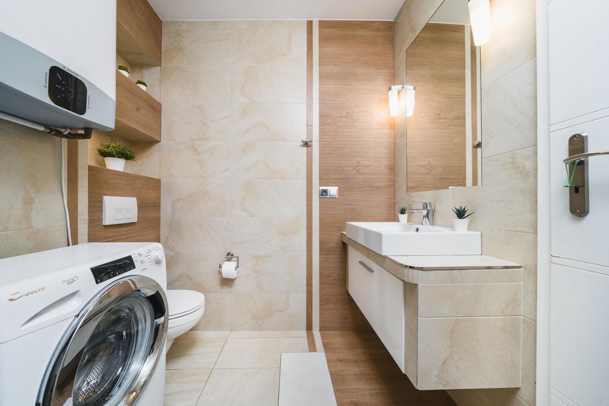 Апартаменти Old Town Luxe Retreat - King Bed - Steps To Main Square Краків Екстер'єр фото