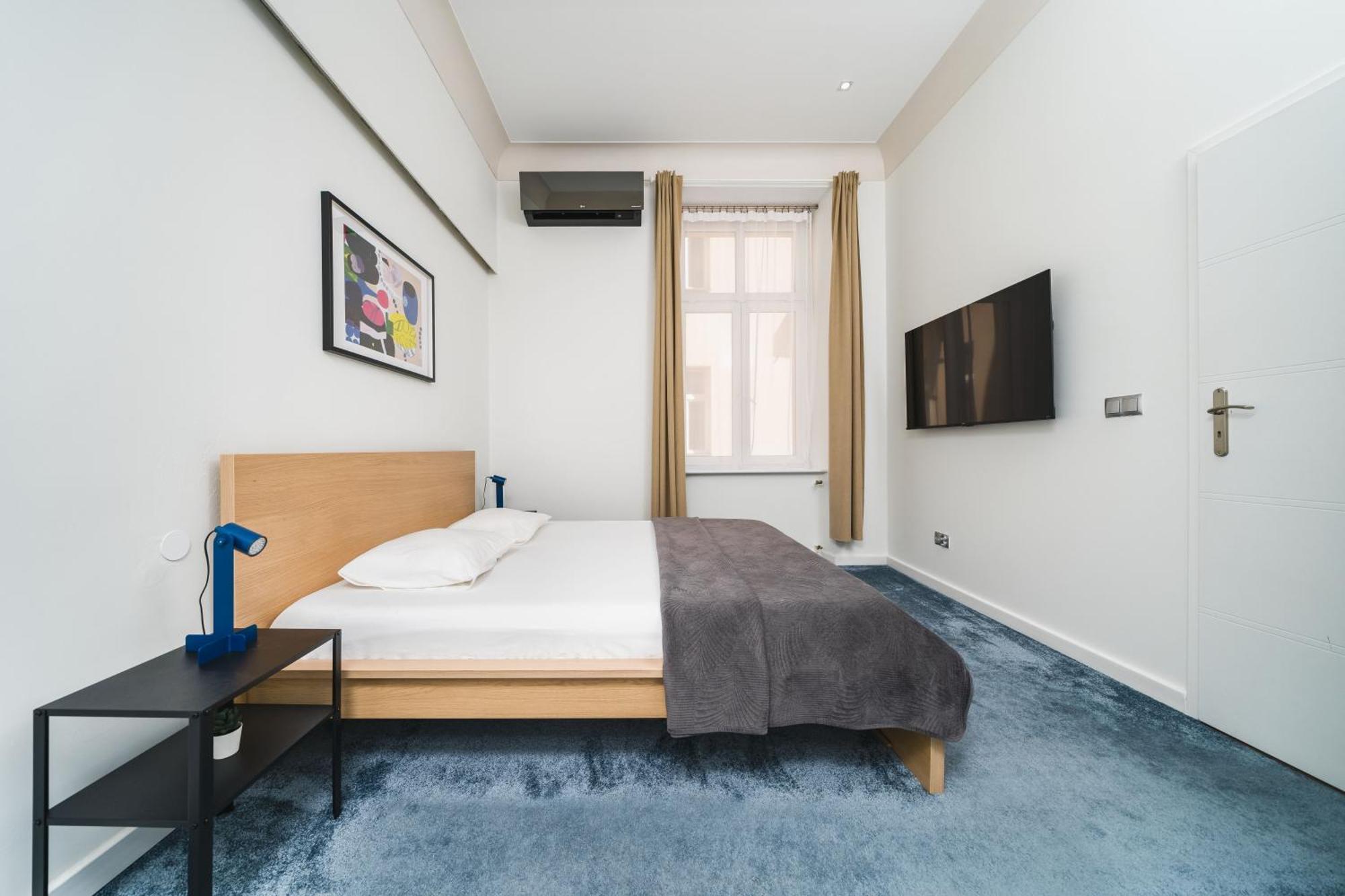 Апартаменти Old Town Luxe Retreat - King Bed - Steps To Main Square Краків Екстер'єр фото