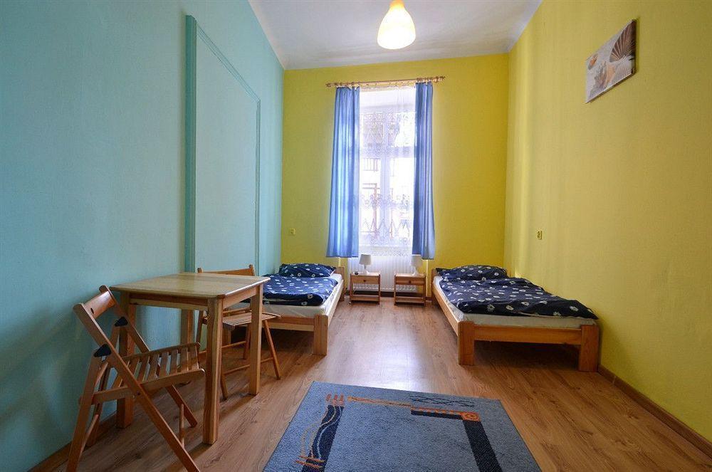 Апартаменти Old Town Luxe Retreat - King Bed - Steps To Main Square Краків Екстер'єр фото