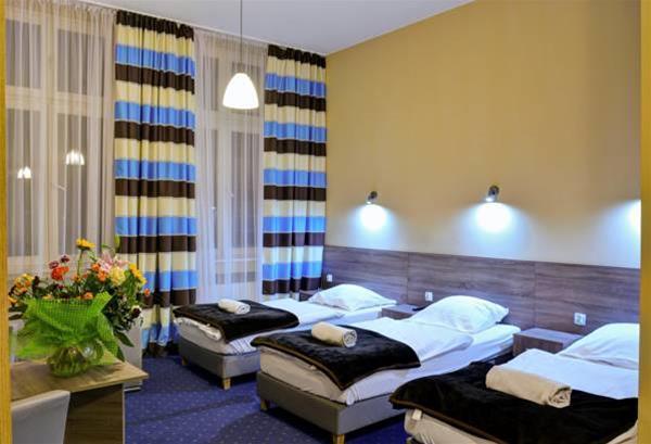 Апартаменти Old Town Luxe Retreat - King Bed - Steps To Main Square Краків Екстер'єр фото