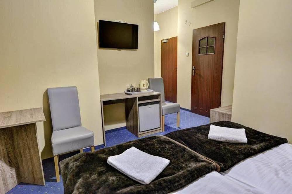 Апартаменти Old Town Luxe Retreat - King Bed - Steps To Main Square Краків Екстер'єр фото