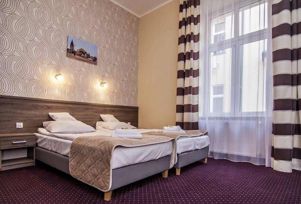 Апартаменти Old Town Luxe Retreat - King Bed - Steps To Main Square Краків Екстер'єр фото