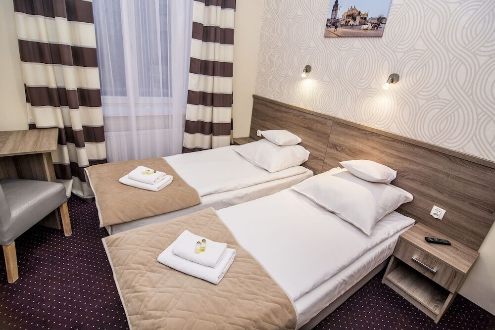Апартаменти Old Town Luxe Retreat - King Bed - Steps To Main Square Краків Екстер'єр фото