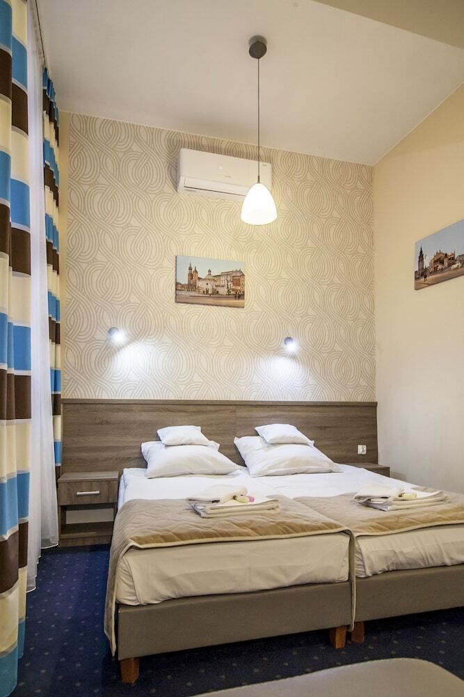 Апартаменти Old Town Luxe Retreat - King Bed - Steps To Main Square Краків Екстер'єр фото